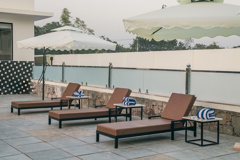 Serenity Hill Resort Near (2Km) Fateh Sagar Lake Udaipur - Serenity Hill Resort Near (2Km) Fateh Sagar Lake Udaipur Badi Lake Rd, opposite milestone restaurant, Udaipur, Rajasthan 313011, India