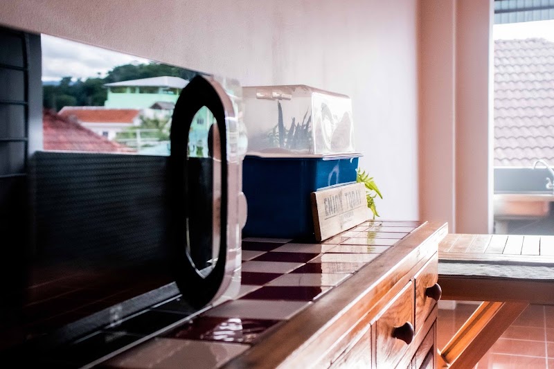 Henry's House - Henry's House, 35/39 Bangyai, Tambon Wichit, Amphoe Mueang Phuket, Chang Wat Phuket 83000, Thailand