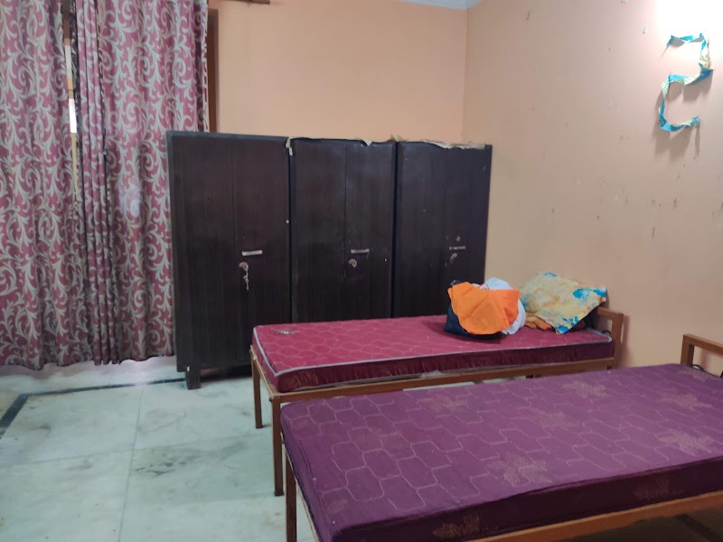 Boys Girls PG in Noida 62 (PGNoida.com) - Boys Girls PG in Noida 62 (PGNoida.com) B-9/12, B Block Rd, near Fortis Hospital, Rasoolpur Nawada, Industrial Area, Sector 62, Noida, Uttar Pradesh 201309, India