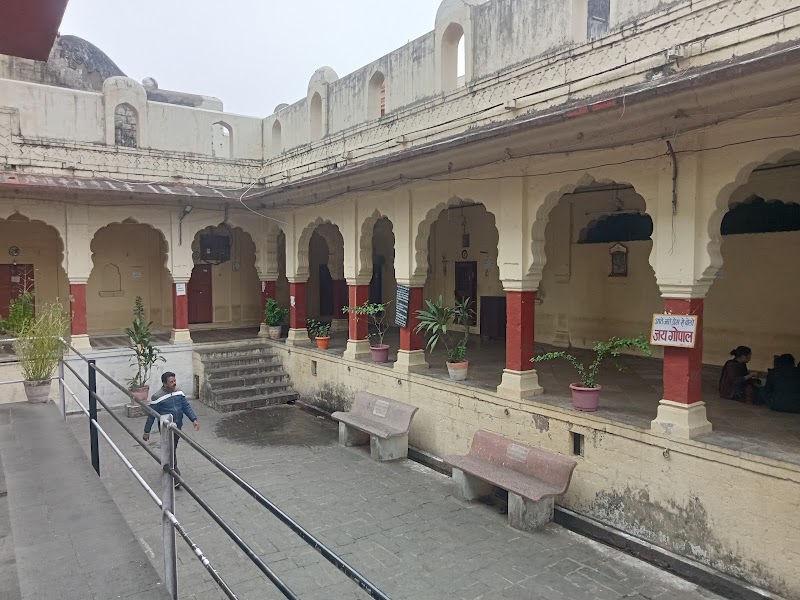Shri Dwarkadhish Gopal Mandir Ujjain - Shri Dwarkadhish Gopal Mandir Ujjain Mahakaal Temple, Patni Bazar, Kamri Marg, Ujjain, Madhya Pradesh 456006, India