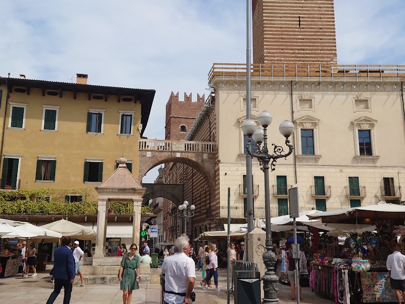 Piazza delle Erbe - Piazza delle Erbe Piazza Erbe, 37121 Verona VR, Italy