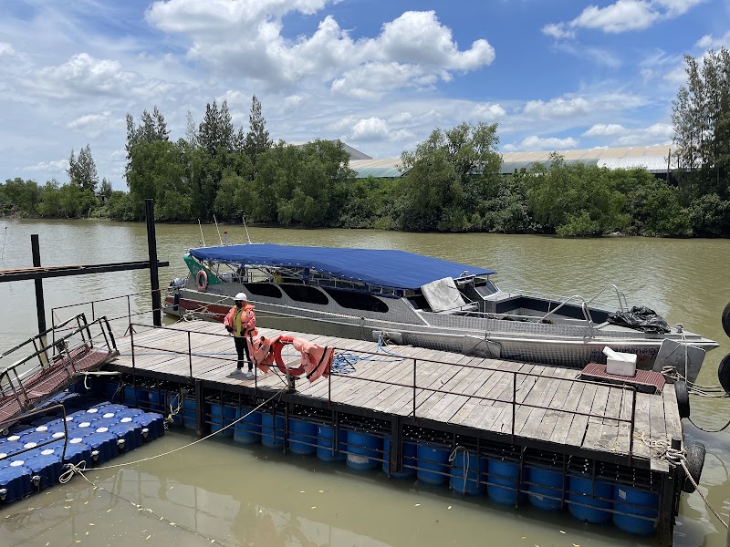 Lomprayah Tapi Pier - Lomprayah Tapi Pier ปากน้ําปากน้ําสุราษฎร์ธานี หมู่ 5 Tambon Bang Kung, Amphoe Mueang Surat Thani, Chang Wat Surat Thani 84000, Thailand