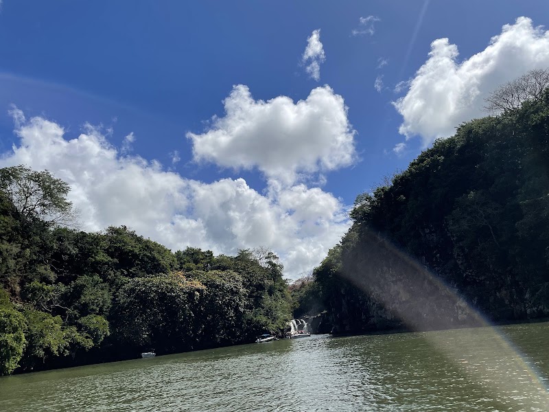 Tino Boats 5 island tour & Catamaran Ile aux cerfs - Tino Boats 5 island tour & Catamaran Ile aux cerfs Route Royale, Le Maho MU, Trou d'Eau Douce 42208, Mauritius