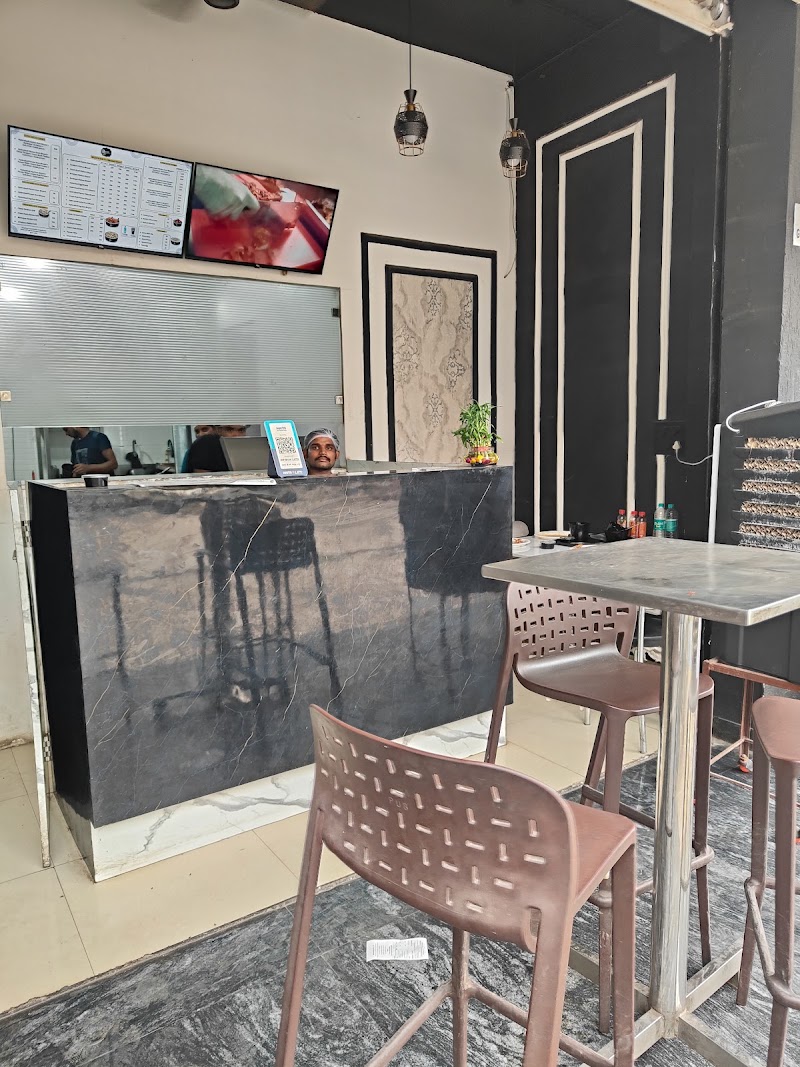 BIRYANI AND GRILL CO. - BIRYANI AND GRILL CO. Shop No. 10, Shukla Chamber, Chowk, beside KFC, Priyadarshini Nagar Colony, Pachpedi Naka, Raipur, Tikrapara, Chhattisgarh 492001, India
