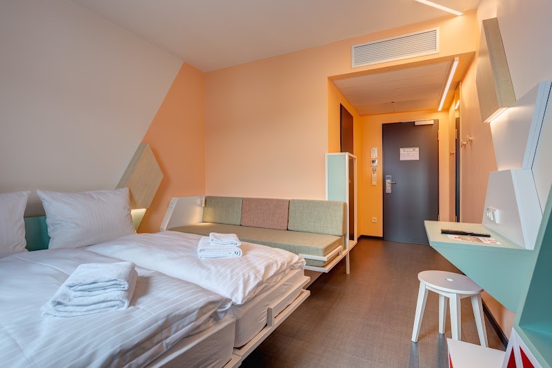MEININGER Hotel Heidelberg Hauptbahnhof - MEININGER Hotel Heidelberg Hauptbahnhof, Carl-Benz-Straße 2/1, 69115 Heidelberg, Germany