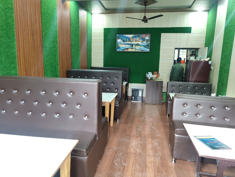 Lucky Restaurant - Lucky Restaurant Main market Sattal (Ntl) near parking, 8GXJ+85R, Bhowali Range, Uttarakhand 263127, India