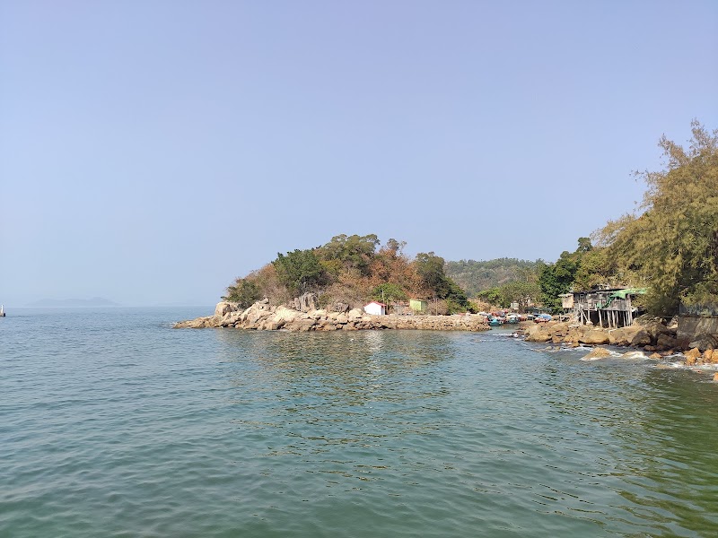 Yung Shue Wan Ferry Pier - Yung Shue Wan Ferry Pier, Yung Shue Wan Main St, Lamma Island, New Territories, Hong Kong