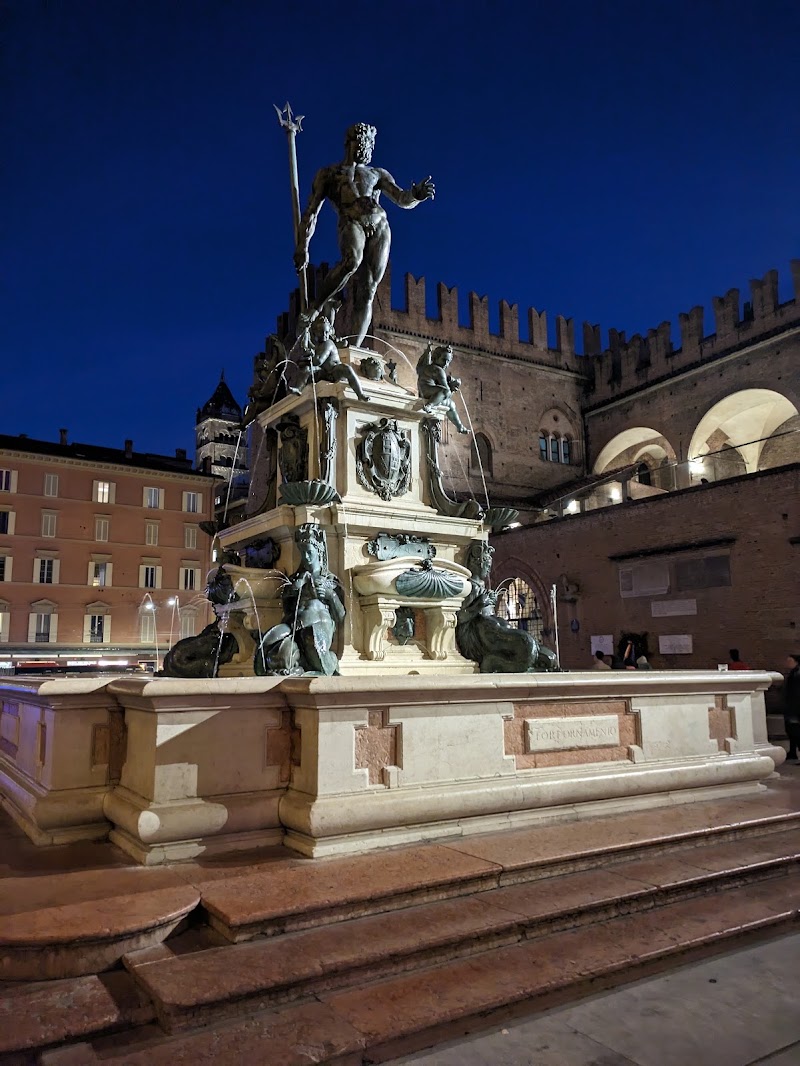 Neptune's Fountain - Neptune's Fountain Piazza del Nettuno, 40124 Bologna BO, Italy