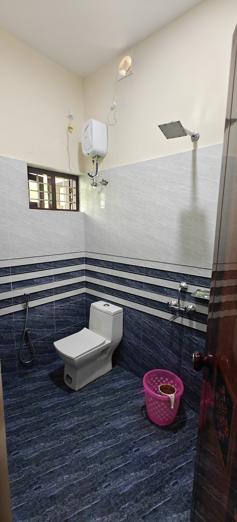 Hotel O SIVANANDA HOMESTAY - Hotel O SIVANANDA HOMESTAY VAK 21, 54/2, Aratukadavu Rd, Chilakkoor, Varkala, Kerala 695141, India
