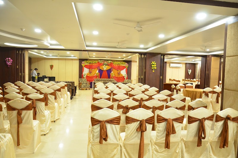 York Inn Boutique Hotel - York Inn Boutique Hotel Guru Govind, RWQH+34G, 82/166, Guru Govind Singh Marg, Lalkuan, Lucknow, Uttar Pradesh 226001, India