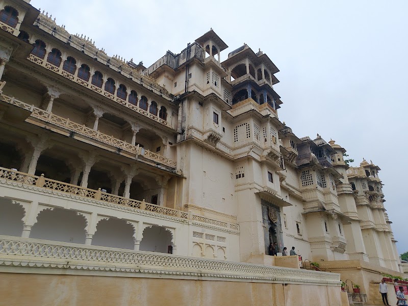 Hotel Monsoon Palace