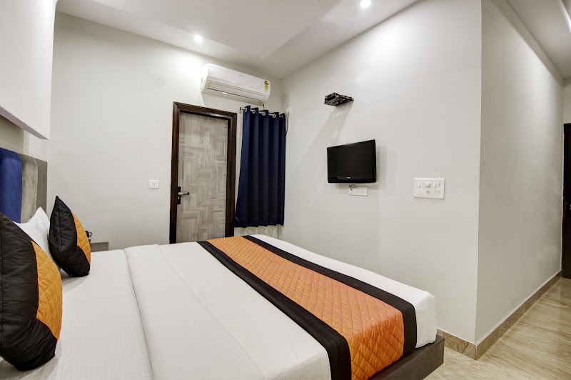Hotel S B Inn Paharganj - Hotel S B Inn Paharganj 898 Chandi Wali Gali, Main Bazar Rd, Ratan Lal Market, Aram Bagh, Paharganj, New Delhi, Delhi 110055, India