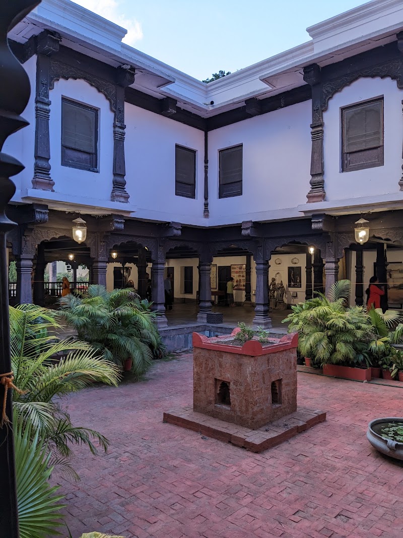Rajwada Palace ( Rajwada Market - Rajwada Palace ( Rajwada Market Historical, 1 Rajwada Gali 2, Rajwada Chowk, Rajwada, Indore, Madhya Pradesh 452007, India