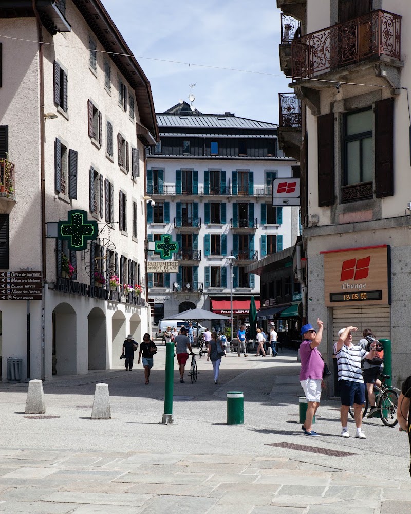 Pharmacie du Mont Blanc - Pharmacie du Mont Blanc, 15 Rue Joseph Vallot, 74400 Chamonix-Mont-Blanc, France