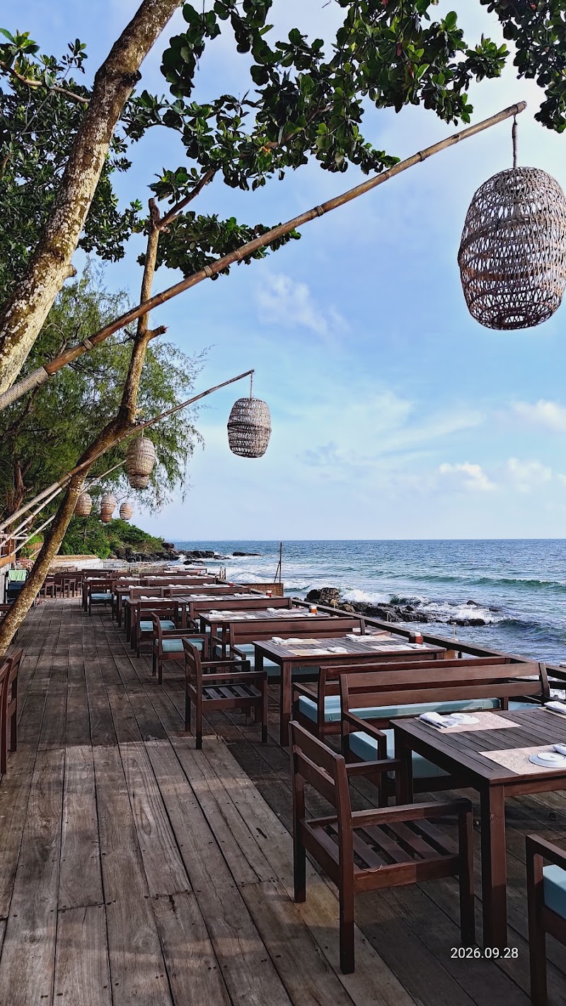 Camia Restaurant - Camia Restaurant Beach, Le Thuc Nha Street, Ông Lang, Phú Quốc, An Giang 92000, Vietnam