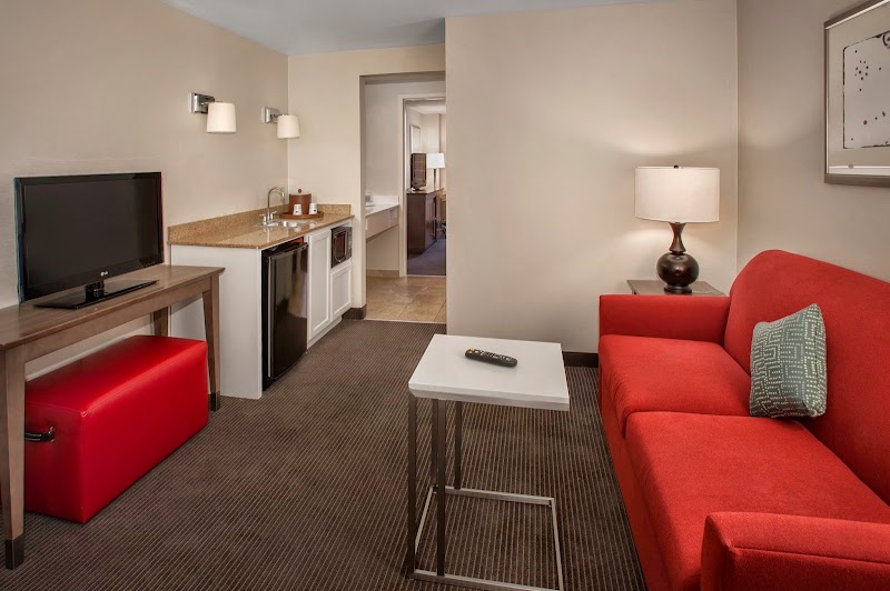 Hampton Inn & Suites Milwaukee Downtown - Hampton Inn & Suites Milwaukee Downtown, 176 W Wisconsin Ave, Milwaukee, WI 53203, USA