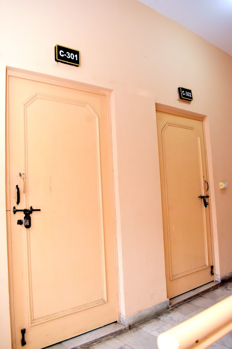 Hashmi Guest House - Hashmi Guest House, Noor Bagh, Ameer Nishan Market, Hasan Manzil Rd, Civil Lines, Aligarh, Uttar Pradesh 202001, India