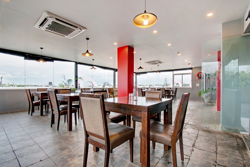 Super Townhouse by OYO Ulsoor - Super Townhouse by OYO Ulsoor Hotel, 107, Swami Vivekananda Rd, Halasuru, M.G, Railway Colony, Indiranagar, Bengaluru, Karnataka 560008, India