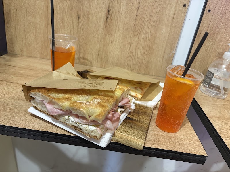 La Divina Schiacciata - La Divina Schiacciata, Via dei Servi, 8r, 50122 Firenze FI, Italy