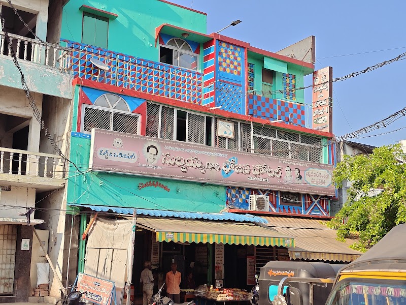 SUBBAYYA GARI HOTEL AND AC LODGE - SUBBAYYA GARI HOTEL AND AC LODGE Subbayya hotel junction, 10-6-10, Nukalamma Temple St, Rama Rao Peta, Kakinada, Andhra Pradesh 533004, India