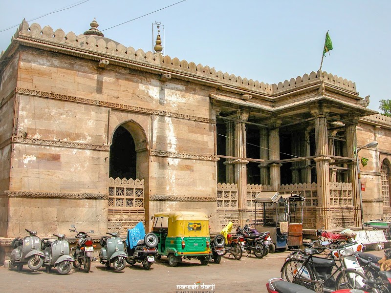 Ahmedshah Badshah's Tomb (4 Ahmed) - Ahmedshah Badshah's Tomb (4 Ahmed), 2499, Badshah No Hajiro, Manek Chowk, Old City, Danapidth, Khadia, Ahmedabad, Gujarat 380001, India