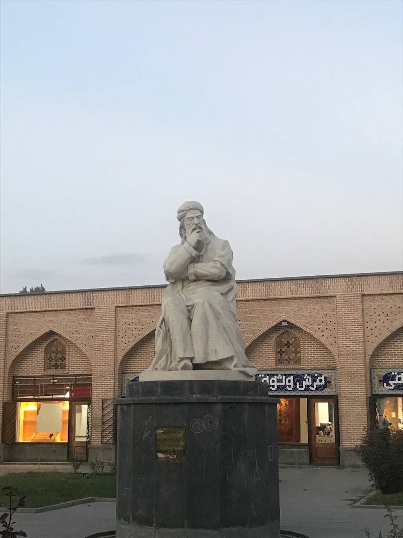 مجسمه شیخ صفی الدین اردبیلی - مجسمه شیخ صفی الدین اردبیلی, عالی قاپو، 67XR+P53، اردبیل، استان اردبیل، Iran