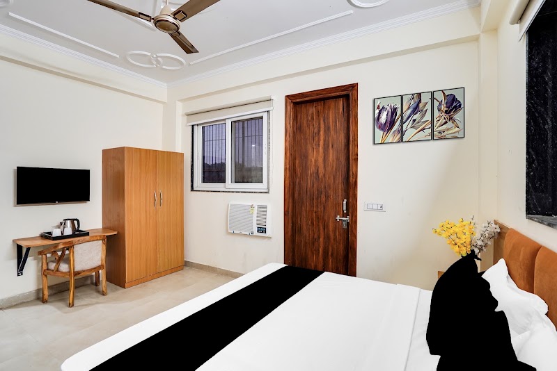 Super Townhouse Sector 121 - Super Townhouse Sector 121 Pocket No. 48, Sector 121, Noida, Uttar Pradesh 201316, India