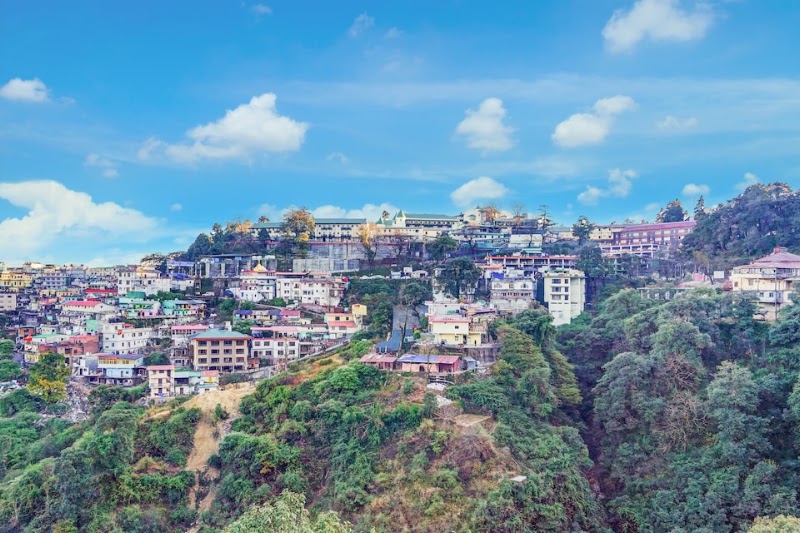 Townhouse by OYO Mall Road Near Library Chowk - Townhouse by OYO Mall Road Near Library Chowk Library Chowk, opposite Madhuban Sarovar Portico, The Mall Road, Mussoorie, Uttarakhand 248179, India