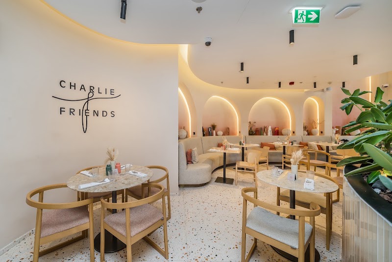 Charlie & Friends - Charlie & Friends besides movenpick - Marina - The Walk - Marsa Dubai - Jumeirah Beach Residence - Dubai - United Arab Emirates