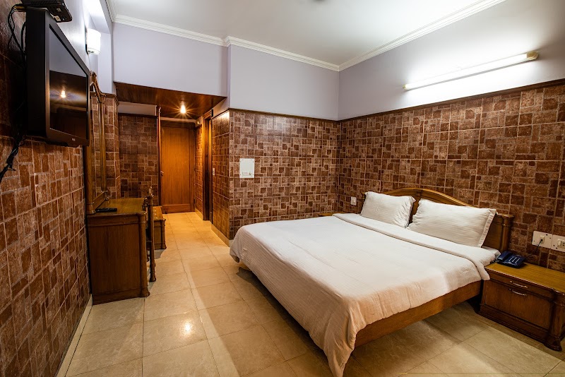 Hotel Mansar Jammu - Hotel Mansar Jammu Raghunath Mandir Rd, near Tourist Reception Centre & Dennis, Prem Nagar, Old Heritage City, Jammu, 180001