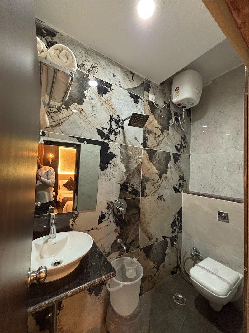 Hotel Namami Gange - Hotel Namami Gange B-6/66, Harishchandra Ghat Rd, Bangali Tola, Varanasi, Uttar Pradesh 221001, India