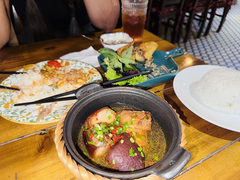 Sanur Resto - Melayu & VN Halal Cuisine - Sanur Resto - Melayu & VN Halal Cuisine Tầng 2, Level 2, 13 Đinh Tiên Hoàng, Hàng Trống, Hoàn Kiếm, Hà Nội 100000, Vietnam