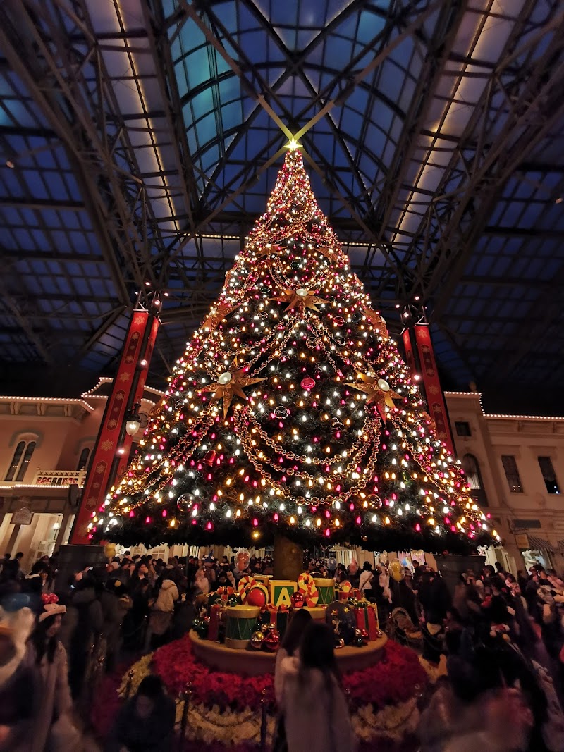 Tokyo Disneyland - Tokyo Disneyland 1-1 Maihama, Urayasu, Chiba 279-0031, Japan