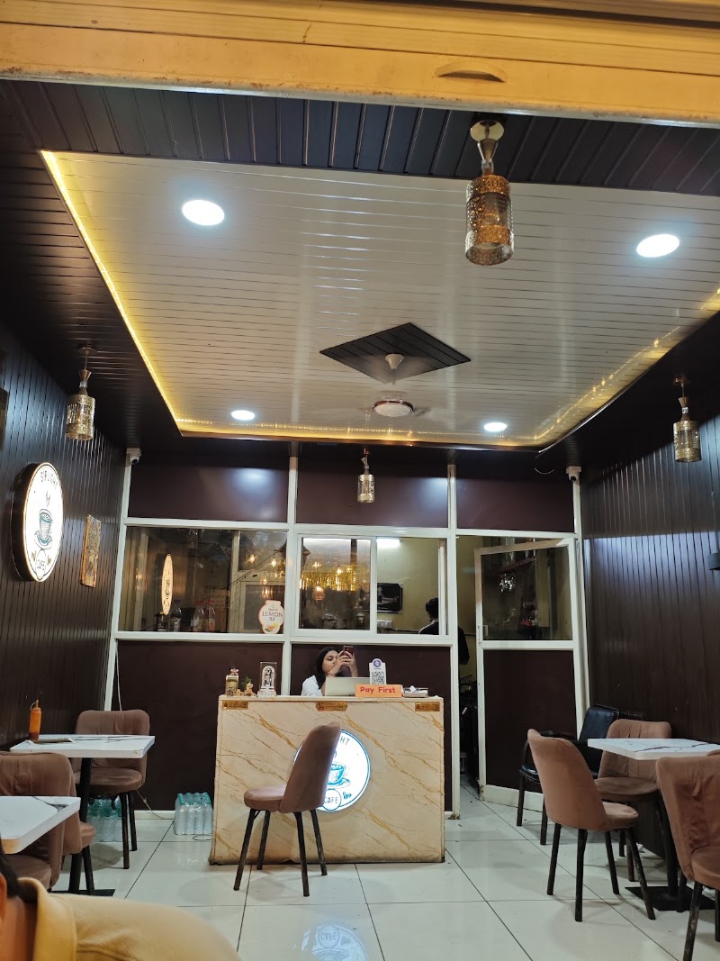 SIPLIGHT CAFE - SIPLIGHT CAFE 57, Indrapuri Colony Main Rd, Indra Puri Colony, Indrapuri Colony, Bhanwar Kuwa, Indore, Madhya Pradesh 452001, India