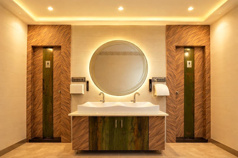 Hotel Manor Ganges - Hotel Manor Ganges DLW Road, Banaras Railway Sta Rd, in front of State Bank Of India, Manduwadih, Varanasi, Uttar Pradesh 221103, India