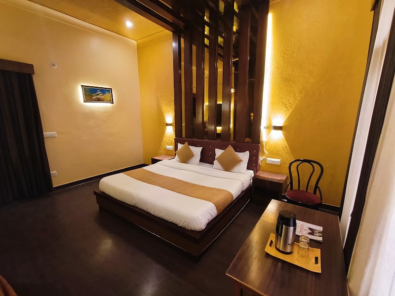 Hotel Himsagar - Hotel Himsagar The Mall, Paltan Bazar, Dharanaula, Almora, Sarso, Uttarakhand 263601, India