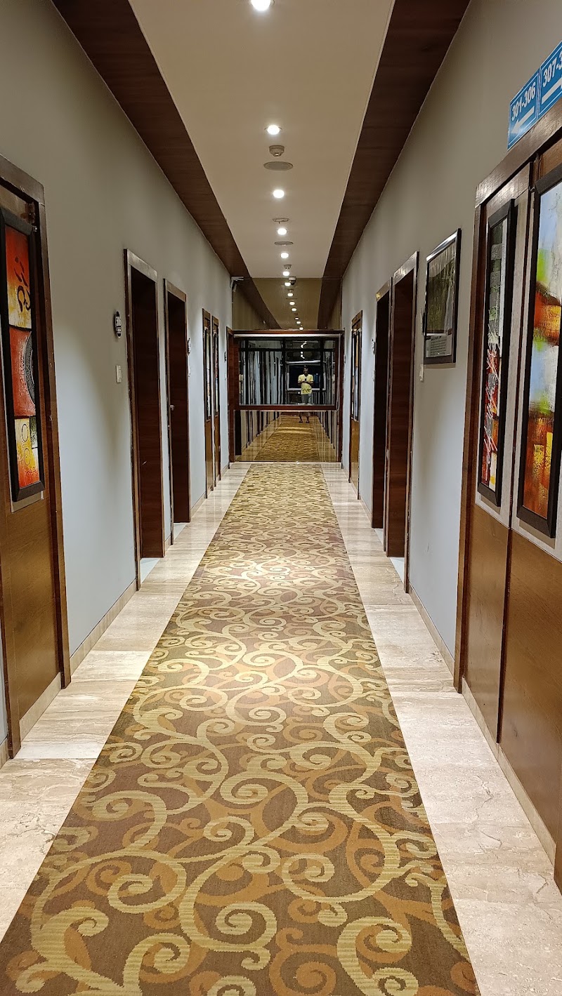 Hotel Kingsway-Luxury Hotel - Hotel Kingsway-Luxury Hotel Ring Road No.1 opposite State Bank of India Telibandha, Chowk, Mahaveer Nagar, Raipur, Chhattisgarh 492001, India