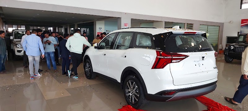 Mahindra Trendy Wheels Pvt Ltd - SUV & Commercial Vehicle Showroom - Mahindra Trendy Wheels Pvt Ltd - SUV & Commercial Vehicle Showroom Plot No 448/B,Shiroli M.I.D.C Pune Bangalore National Highway, Nagaon Phata, Kolhapur, Nagaon, Maharashtra 416122, India