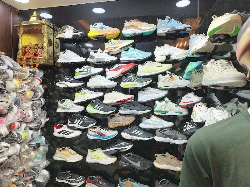 Panther fashion hub Vns - Panther fashion hub Vns, Tilbhandeshwer, Bhelupur, Thana, Varanasi, Uttar Pradesh 221001, India