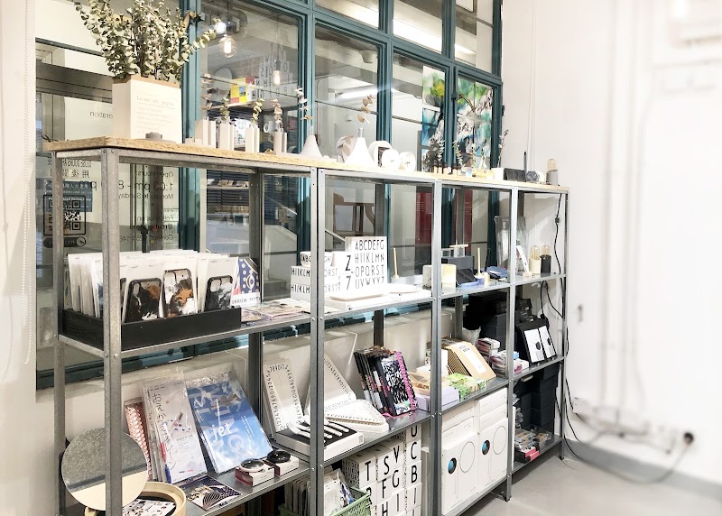 rcube store - rcube store S303, 3F, Block A, PMQ, 35 Aberdeen St, Central, Hong Kong