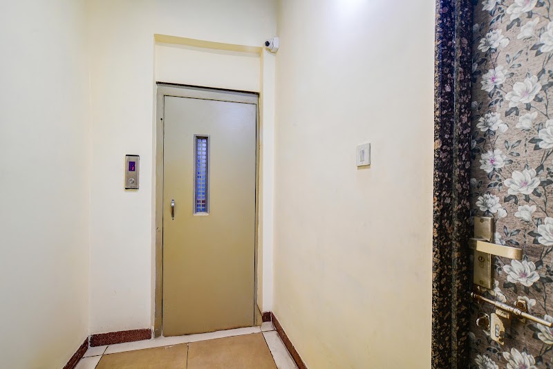 Hotel O SDF Hotel Shree Deep - Hotel O SDF Hotel Shree Deep 81, Ramji ki Gali, Kharakua Colony, Ujjain, Madhya Pradesh 456006, India