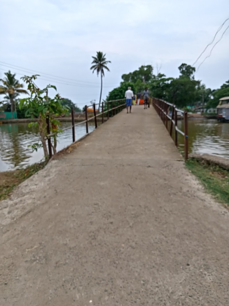 Pallathuruthy Back Waters - Pallathuruthy Back Waters F9G7+W6P, Pallathuruthy, Pazhaveedu, Kainakary, Alappuzha, Keralam 688009, India