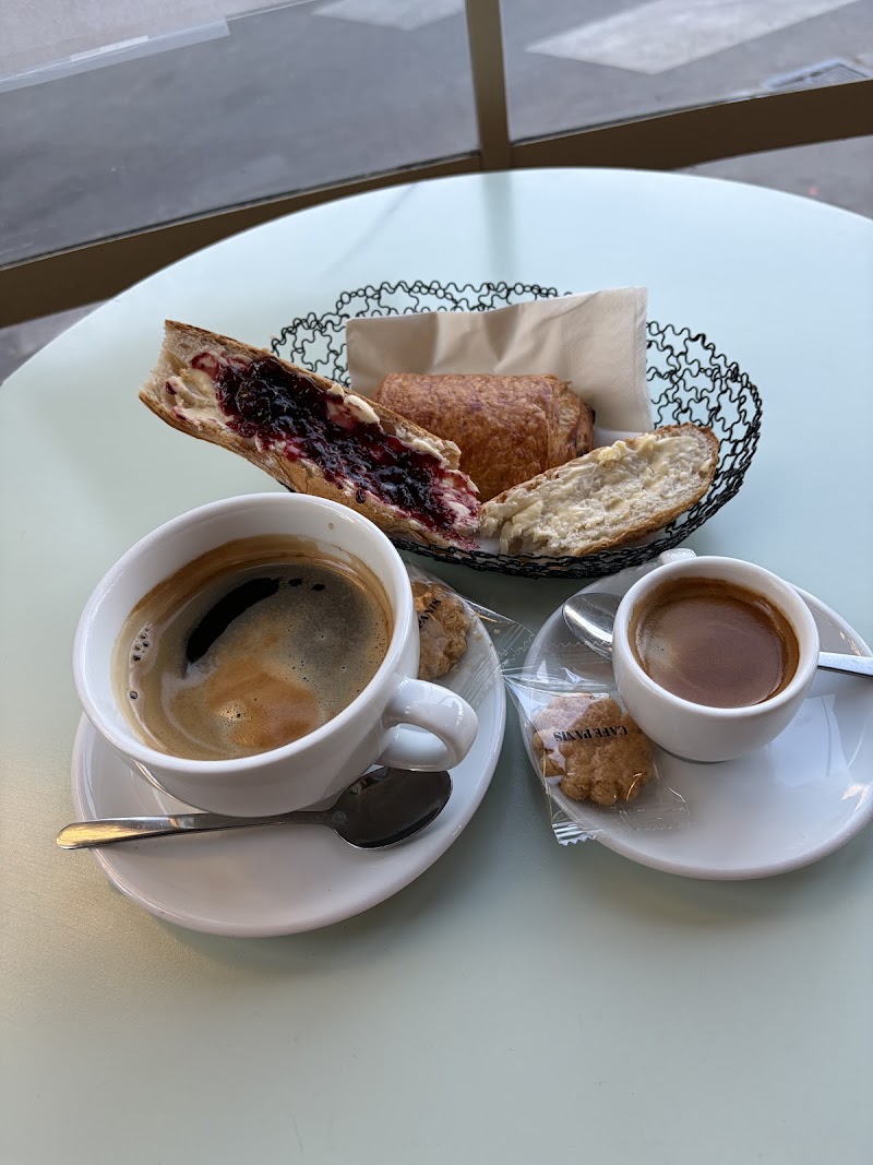 Café Panis - Café Panis 21 Quai de Montebello, 75005 Paris, France
