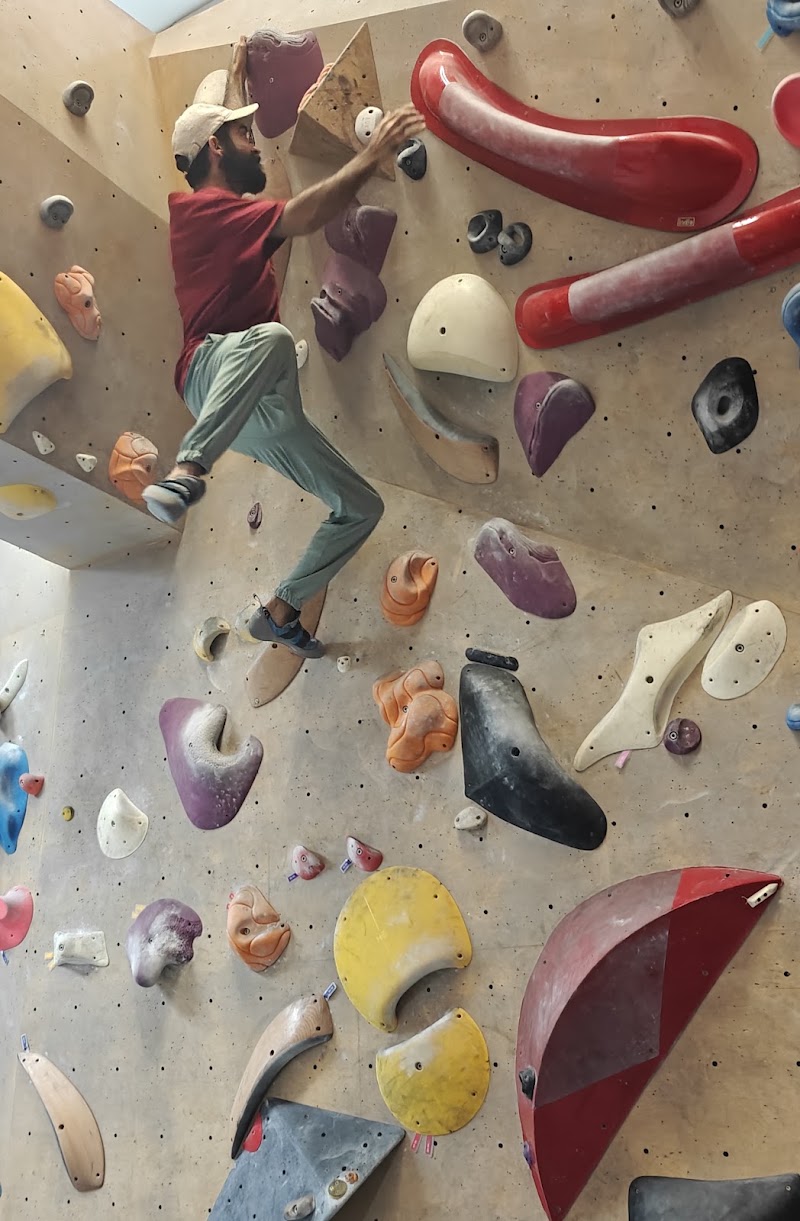 BoulderBox - Climbing Centre - BoulderBox - Climbing Centre OCF, Sector B Rd, Pocket 9, Sector B, Vasant Kunj, New Delhi, Delhi 110070, India