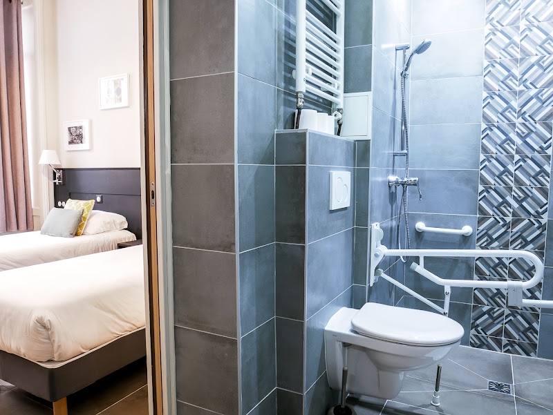 Hôtel Bonséjour - Hôtel Bonséjour 11 Rue Burq, 75018 Paris, France