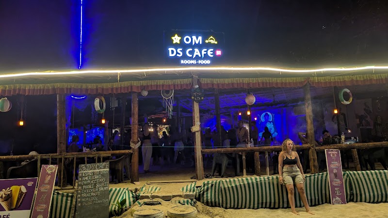 Om Ds Cafe (51) & Beach Stay - Om Ds Cafe (51) & Beach Stay Beach Facing Cafe, Kudle Bch Trl, Gokarna, Karnataka 581326, India