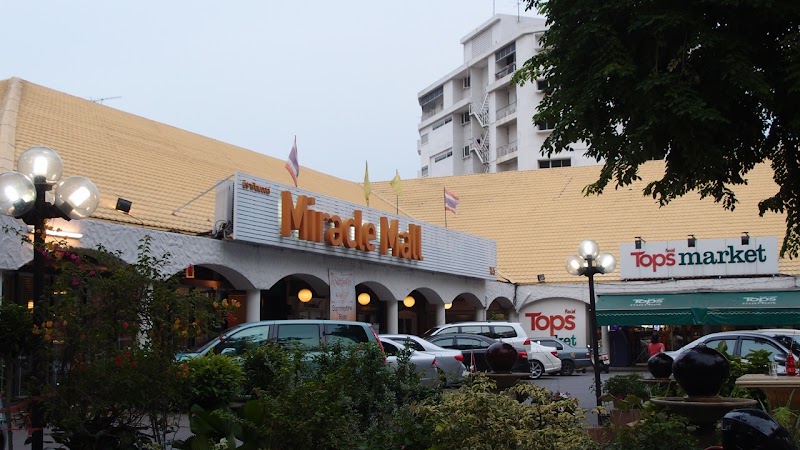 Miracle Mall - Miracle Mall PHHC+JWG, 745 Sukhumvit Rd, Khwaeng Khlong Tan Nuea, Watthana, Krung Thep Maha Nakhon 10110, Thailand