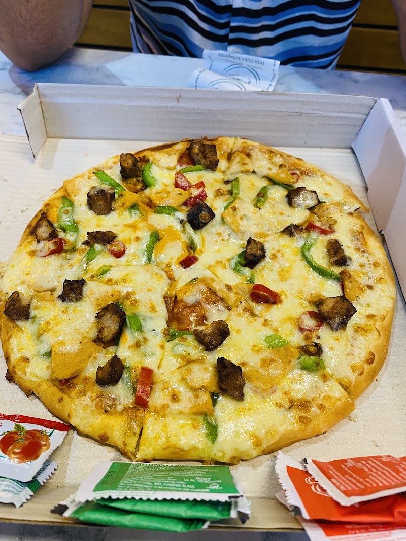 La Pino'z Pizza Central Plaza Mall Gurugram - La Pino'z Pizza Central Plaza Mall Gurugram, First Floor, Metro Station, F -10, near 53, 54, Parsvnath Exotica, DLF Phase 5, Sector 53, Gurugram, Haryana 122011, India