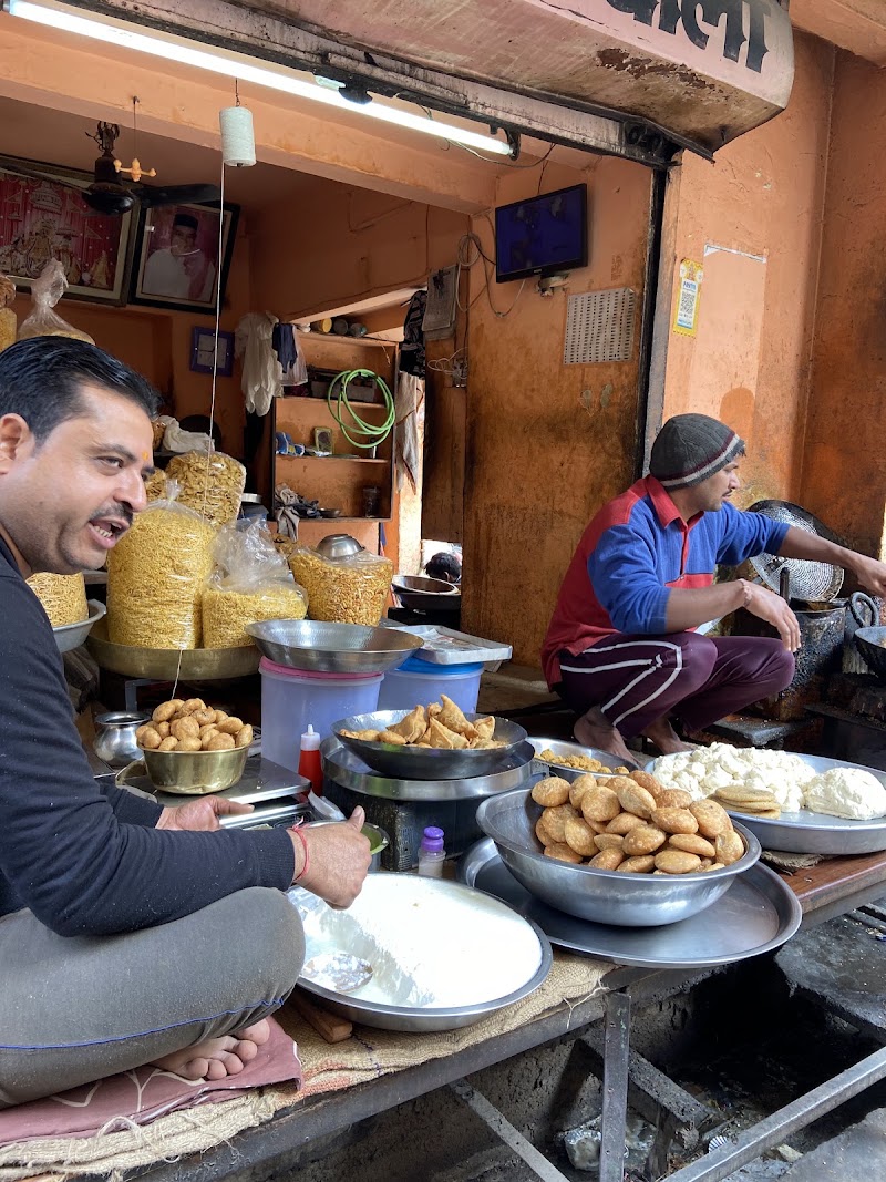 Radhe Kachori Wala - Radhe Kachori Wala 841, Churukon Ka Rasta, Modikhana, Jaipur, Jaipur Nagar Nigam Area, Rajasthan 302003, India