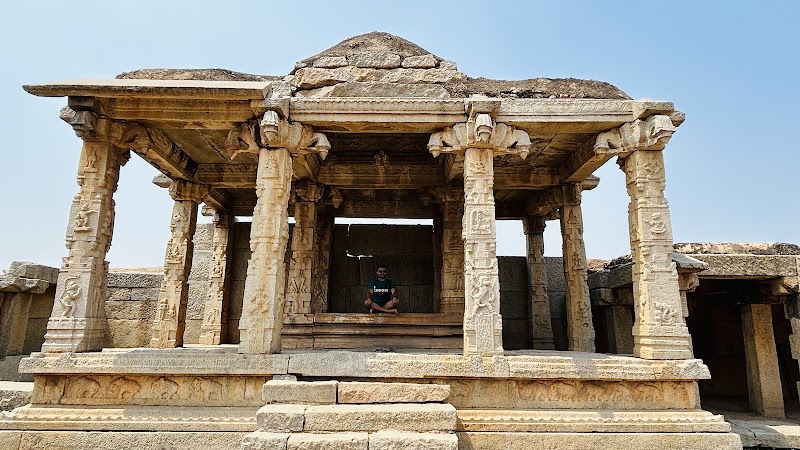 Hazara Raama Temple - Hazara Raama Temple 8F99+4G2, Karnataka 583221, India